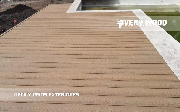 Deck wpc en casa residencial de barrio cerrado - Verywood Pisos de Madera