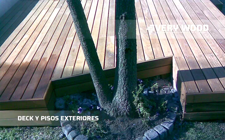 Deck lapacho diseñado en oficinas de zona norte - Verywood Pisos de Madera