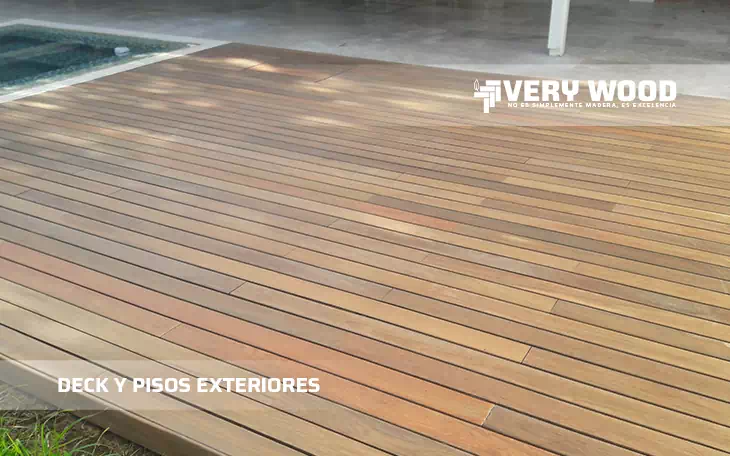 Deck lapacho diseñado en oficinas de zona norte - Verywood Pisos de Madera