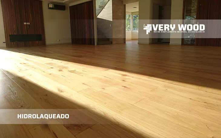 Hidrolaqueado brillante de piso de ingenieril de Roble con Bona Traffic - Verywood Pisos de Madera